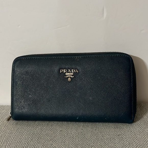 Prada Wallet blue authentic 100% Leather - Picture 1 of 10